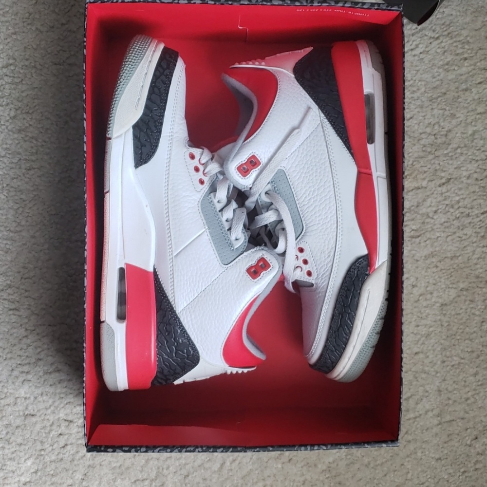 Jordan fire red 3s